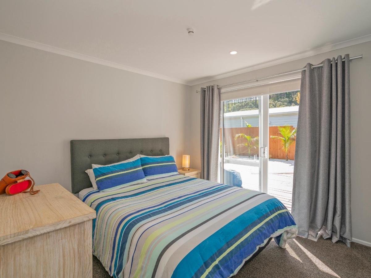 Modern Beach Pad - Whitianga Holiday Home Exterior photo