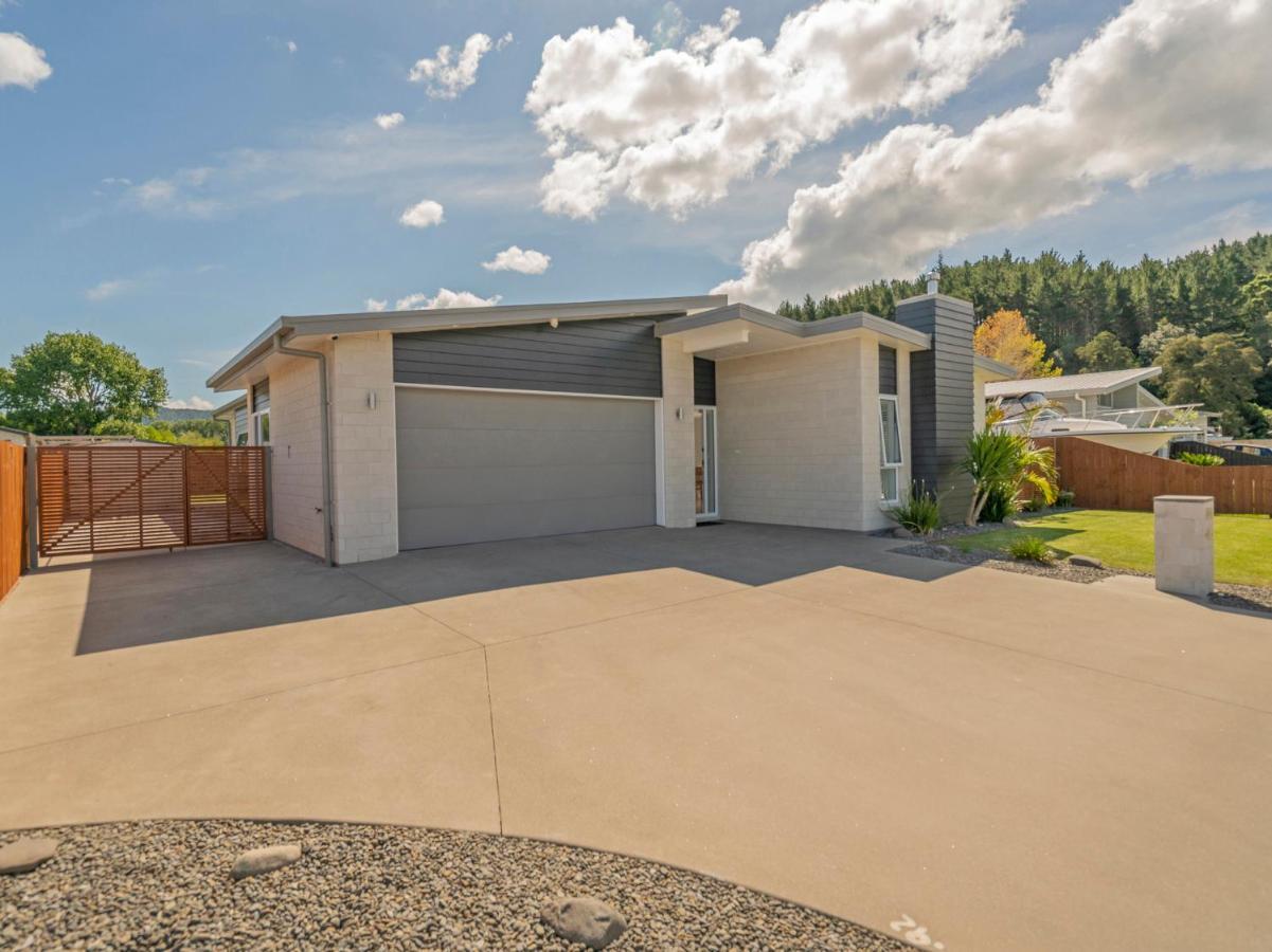 Modern Beach Pad - Whitianga Holiday Home Exterior photo